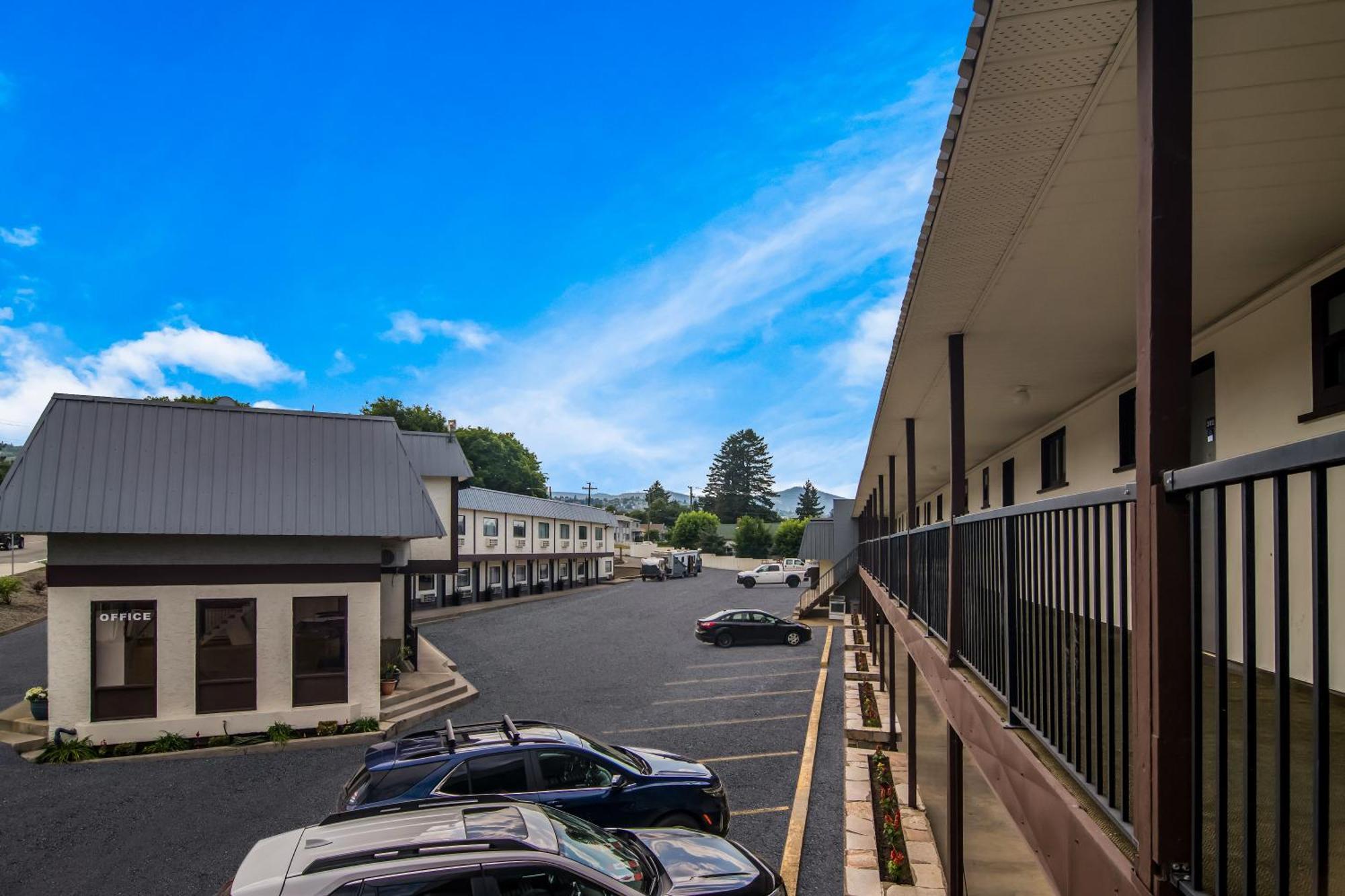 Acadian Inn Kamloops Exterior foto